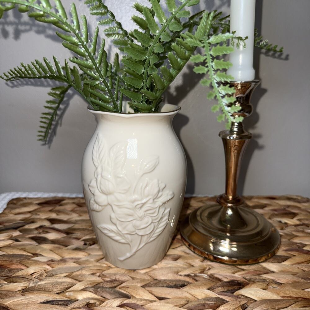 Lenox Magnolias in Bloom Vase 6” Ivory China Gold Trim 1998 USA Limited Edition